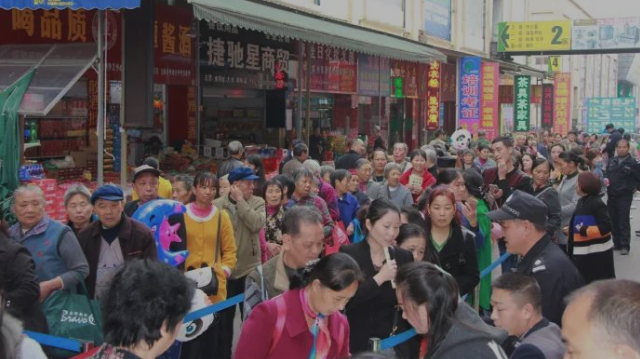 西南商貿(mào)城二區(qū)惠民瘋搶節(jié)